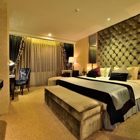 Hotel Amaroossa Grande à Bekasi Extérieur photo