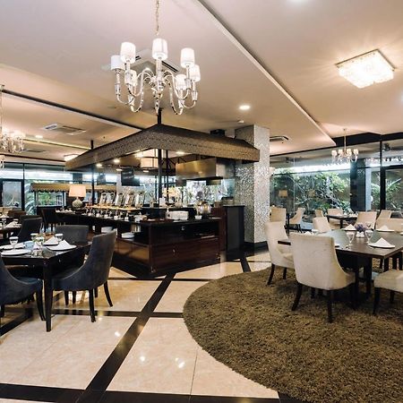 Hotel Amaroossa Grande à Bekasi Extérieur photo