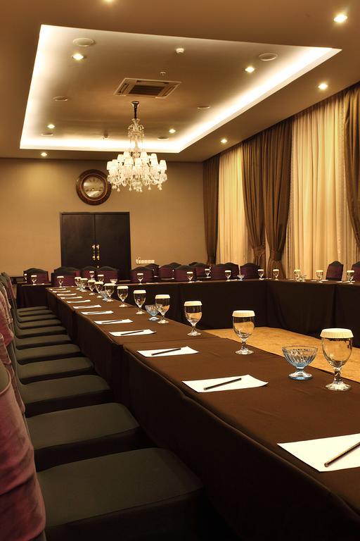 Hotel Amaroossa Grande à Bekasi Extérieur photo