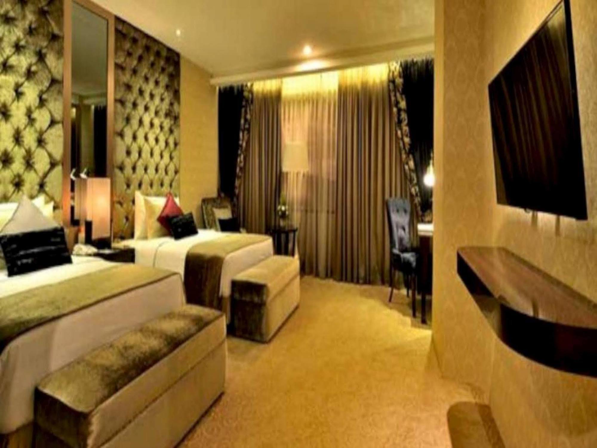 Hotel Amaroossa Grande à Bekasi Extérieur photo