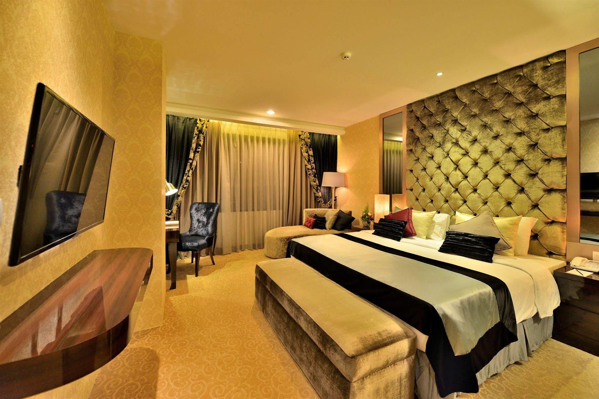 Hotel Amaroossa Grande à Bekasi Extérieur photo