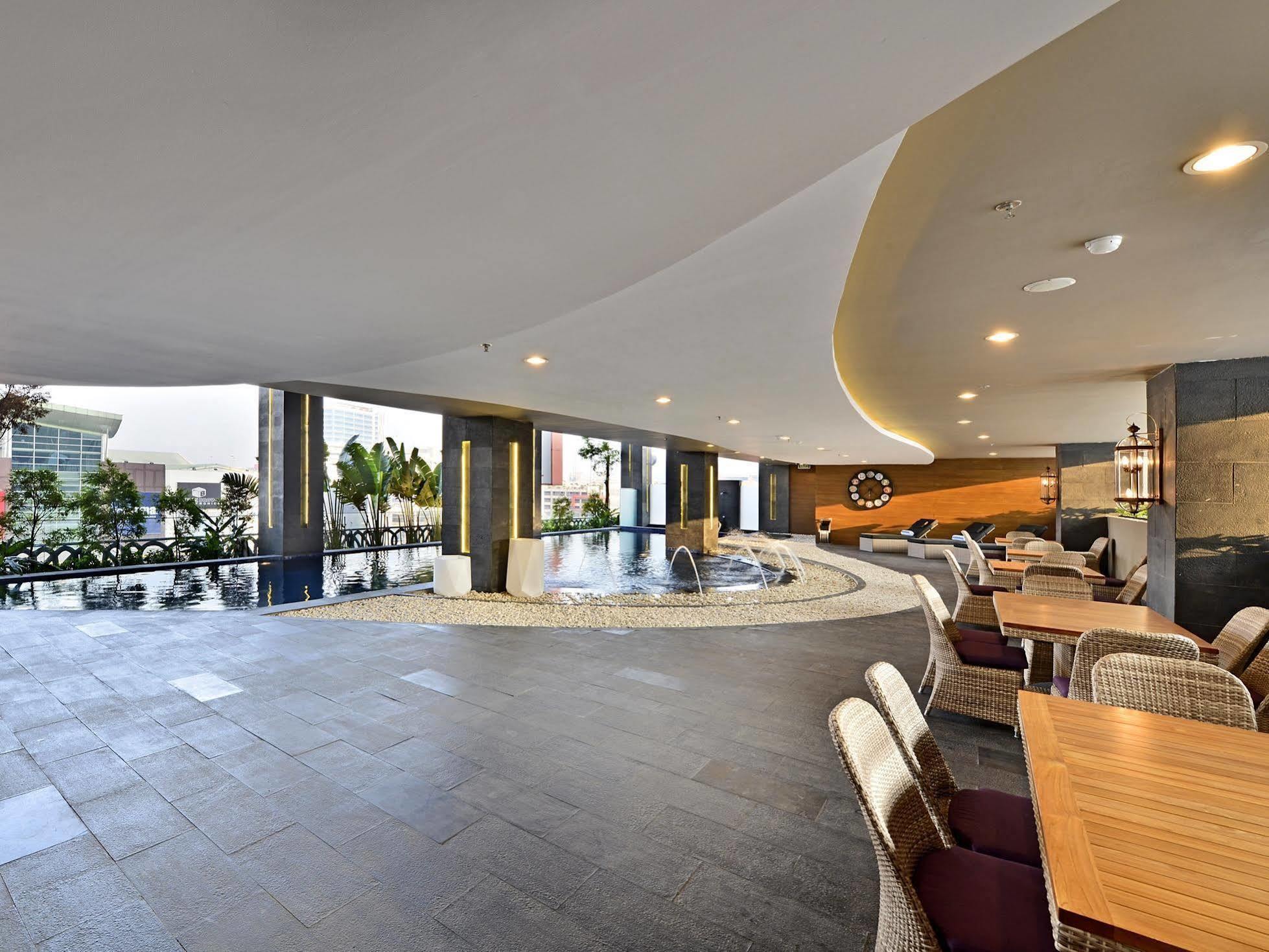 Hotel Amaroossa Grande à Bekasi Extérieur photo