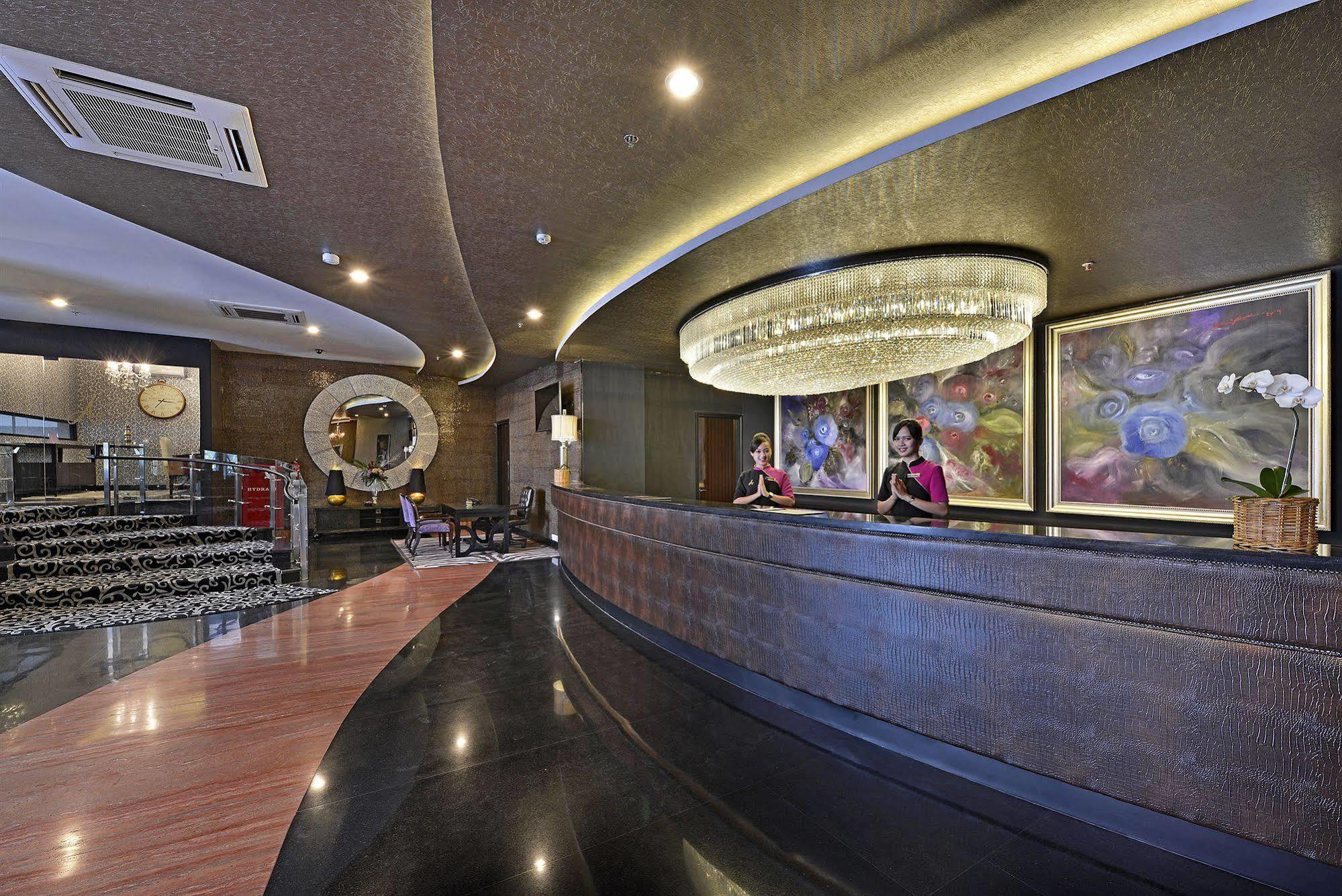 Hotel Amaroossa Grande à Bekasi Extérieur photo
