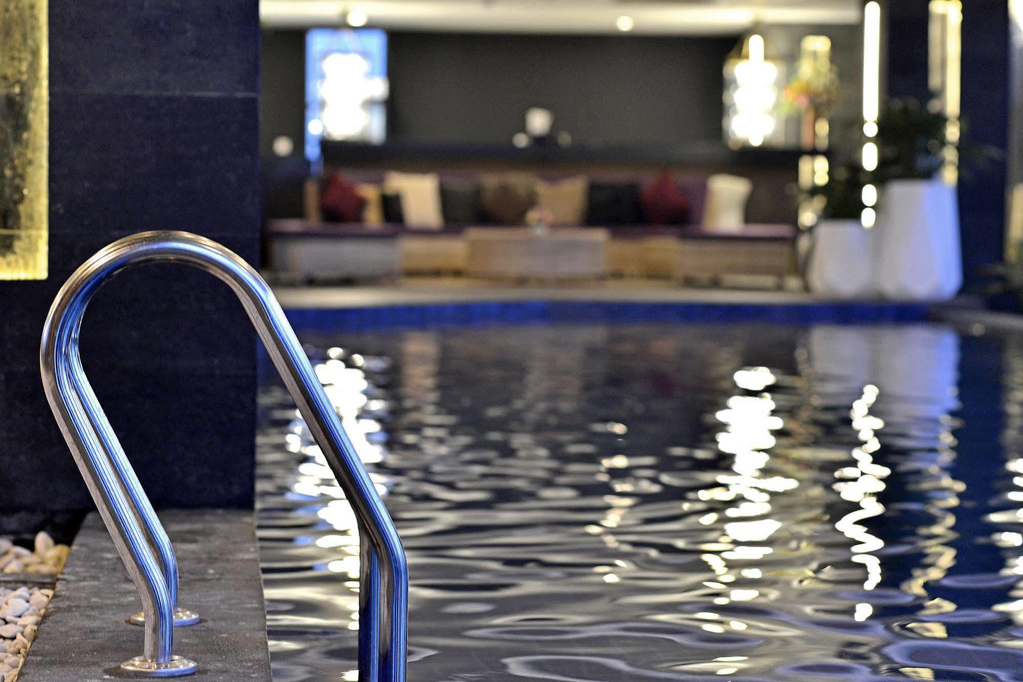 Hotel Amaroossa Grande à Bekasi Extérieur photo