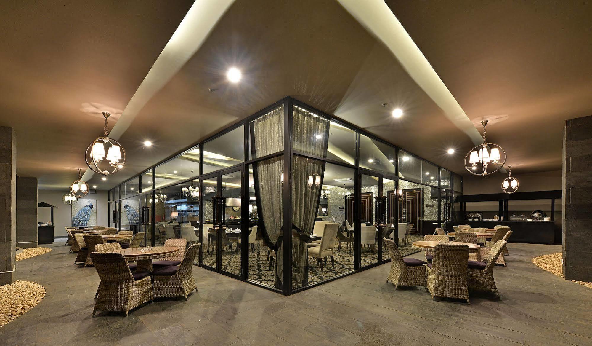 Hotel Amaroossa Grande à Bekasi Extérieur photo